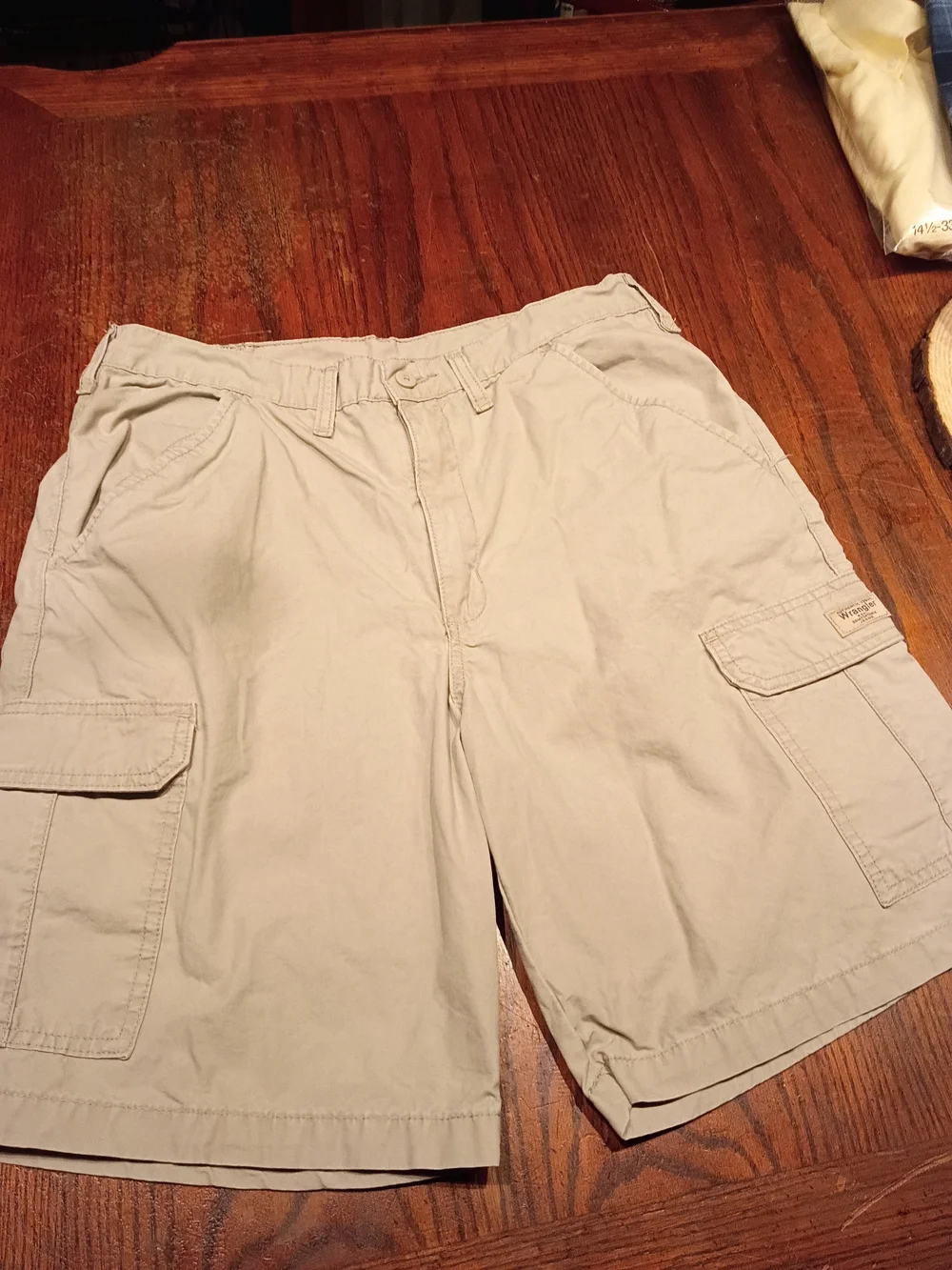 Wrangler Light Khaki Cargo Shorts - Casual Utility Style